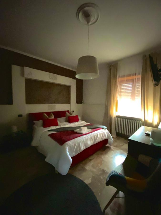 B&B Mo•Si Massa d'Albe Buitenkant foto